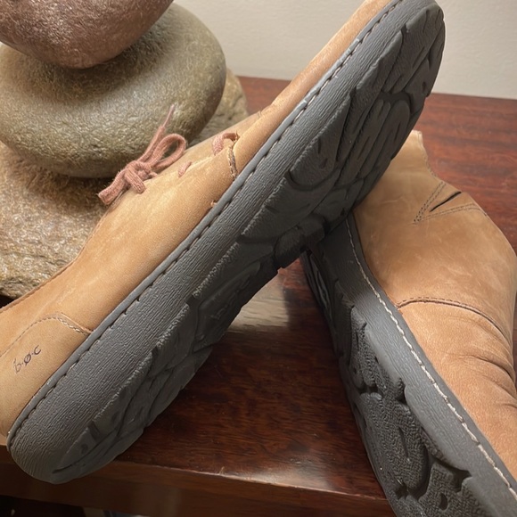 Size 8 natural leather b.o.c. shoes - Picture 10 of 14